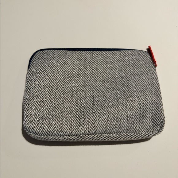 Cosmetics case - Picture 2 of 5